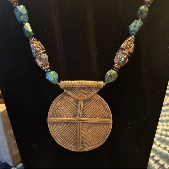 Vintage Tibet Brass Inlaid Turquoise Beads Large Medallion Statement Necklace - Picture 8 of 8